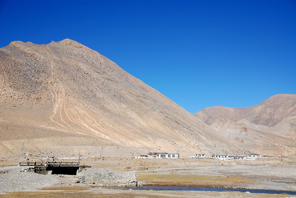 23 Sumdo Sumo Village Between Nyalam, and Tingri After Turnoff To Western Tibet After the Kailash road junction, the Friendship Highway passes several villages like Sumdo (also spelled Sumo).